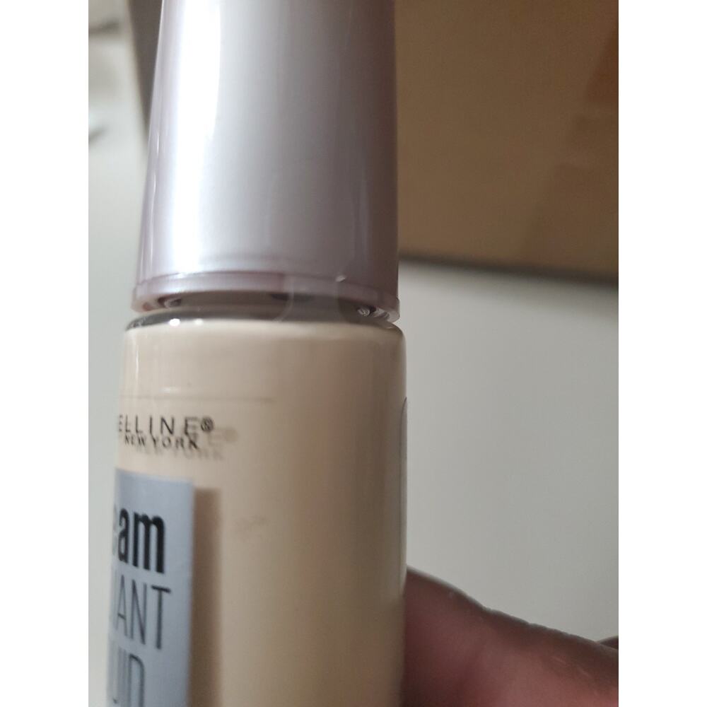 Maybelline Dream Radiant Liquid Hydrating Foundation 05 Vanilla 1fl. Oz - Picture 2 of 3